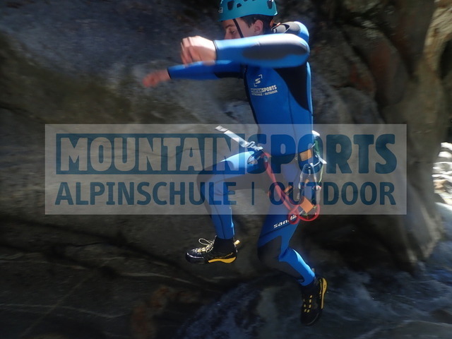 P7280127 | Bestelle die Bilder deines Berg- oder Wasser-Abenteuers mit Mountain Sports bequem von zu Hause aus direkt über unseren Online Fotoshop von pictrs.com. - Realisiert mit Pictrs.com