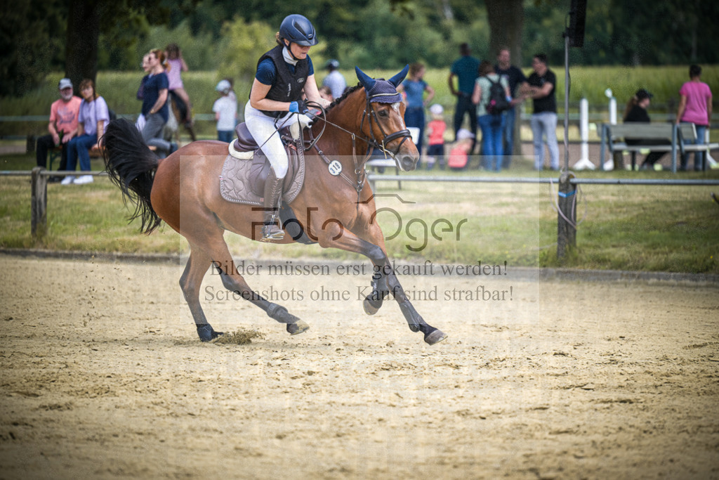 DOS_9549 | Entdecke hochwertige Reitturnierfotos von Foto Oger. Professionell, emotional und authentisch – jetzt Lieblingsmomente im Shop bestellen. - Realisiert mit Pictrs.com
