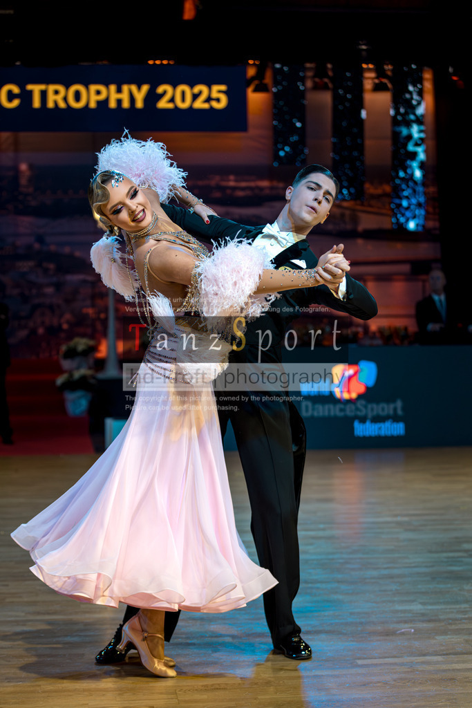 20251214_Baltic-Trophy_2597-2 | Tanzsportbilder, Standardtanz, Lateintanz, WDSF, DTV, LTVB, dancecomp, goc, hessen tanzt, blaues band der spree, walzer, tango, wiener walzer, slowfox, quickstepp, samba, rumba, cha-cha-cha, paso doble. jive, hd-kroft photography, turniertanzsport