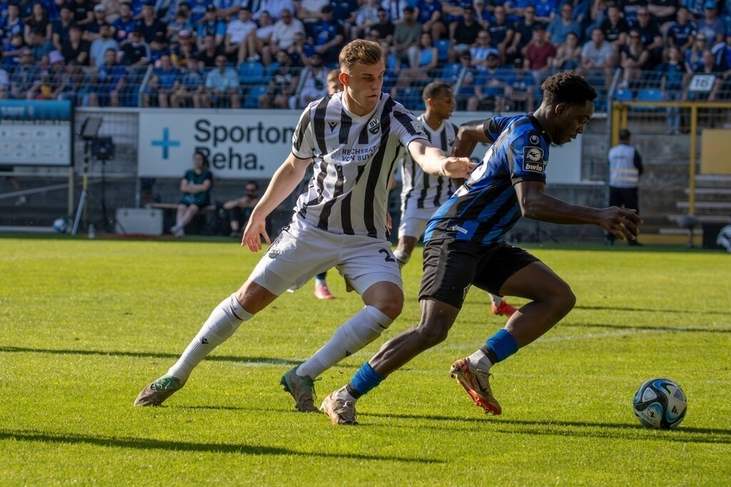 11.05.2024, Fußball 3. Liga, Saison 2023/24, 37. Spieltag: Waldhof Mannheim gegen SV Sandhausen (4:2). Am Ball: Kennedy Onyedika Okpala (32, Waldhof Mannheim) | 11.05.2024, Fußball 3. Liga, Saison 2023/24, 37. Spieltag: Waldhof Mannheim gegen SV Sandhausen (4:2). Am Ball: Kennedy Onyedika Okpala (32, Waldhof Mannheim) - Realisiert mit Pictrs.com