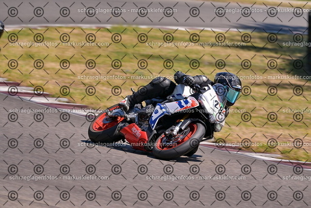 26bt05-1344 | markuskiefer.com - Realisiert mit Pictrs.com