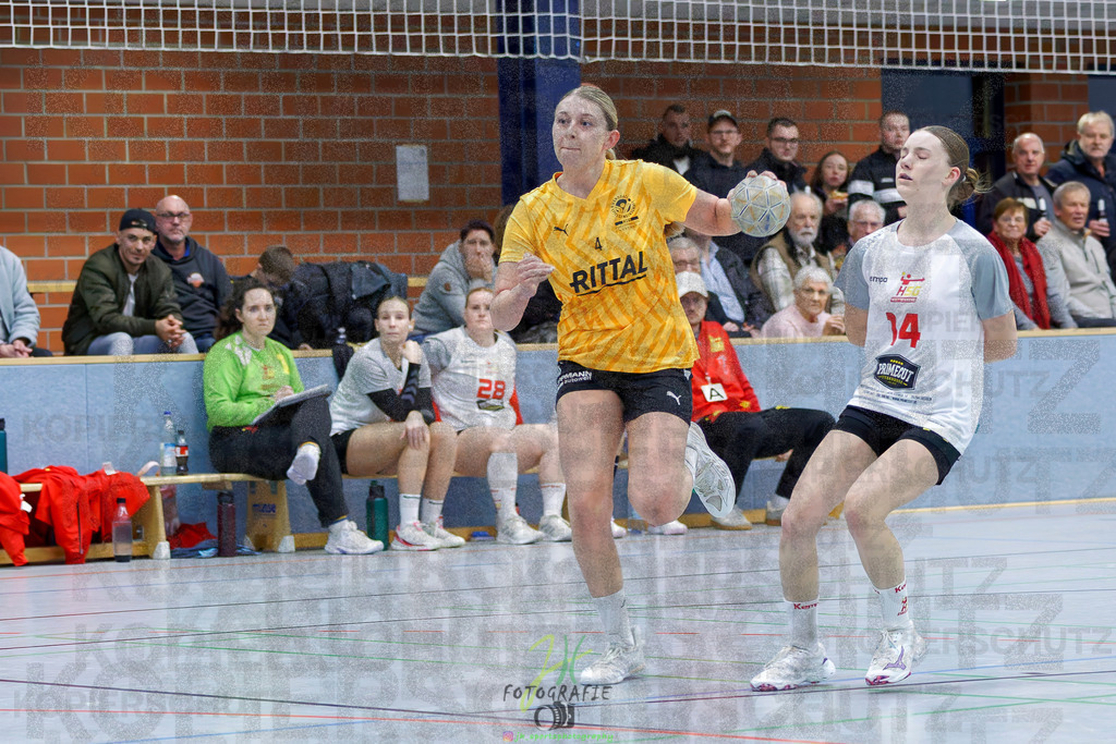 Frauen Oberliga Mitte (HHV); HSG Eibelshausen/Ewersbach - HSG Wettenberg II | Frauen Oberliga Mitte (HHV); HSG Eibelshausen/Ewersbach - HSG Wettenberg II am 13.12.2025 in Steinbrücken (Sporthalle am Hammerweiher)Photo © 2025 - Jörg Heinrich - Realisiert mit Pictrs.com