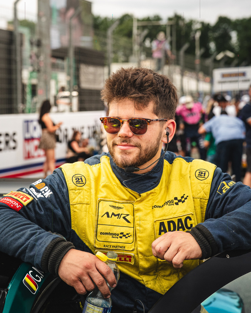 TXO05689 | Exklusive Motorsport-Fotografie aus Leipzig von TXO Media – für Rennfahrer, Teams & Sponsoren. Sausemuth liefert starke Bilder, die Emotion zeigen. Jetzt buchen & glänzen! - Realisiert mit Pictrs.com