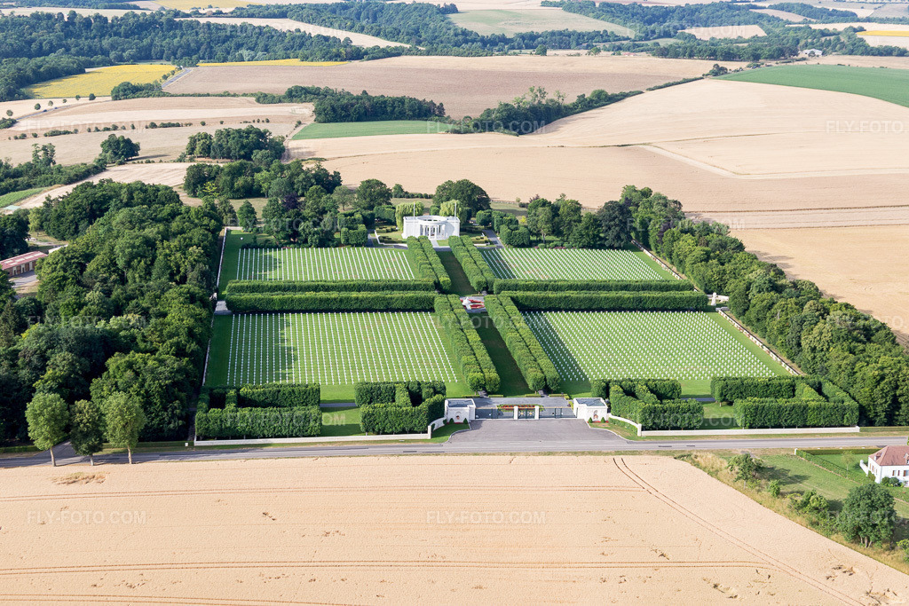 Aerial view: American military cemetery Saint Mihiel in Thiaucourt-Regnieville in Thiaucourt-Regniéville in the state Meurthe et Moselle, France. – Photo: IMG_083284.jpg taken on 07/12/2015 by Werner Riehm/FLY-FOTO.com – Resolution of the original: 5472 x 3648 px