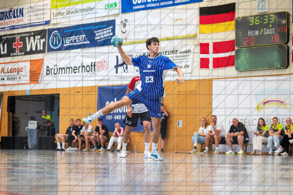 IHC 2026 - VfL Gummersbach vs. HØJ Elite | Nikola Roganovic (VfL Gummersbach #23); IHC 2026 - VfL Gummersbach vs. HØJ Elite am 08.08.26 in Sporthalle KGS, Schneverdingen - Realisiert mit Pictrs.com