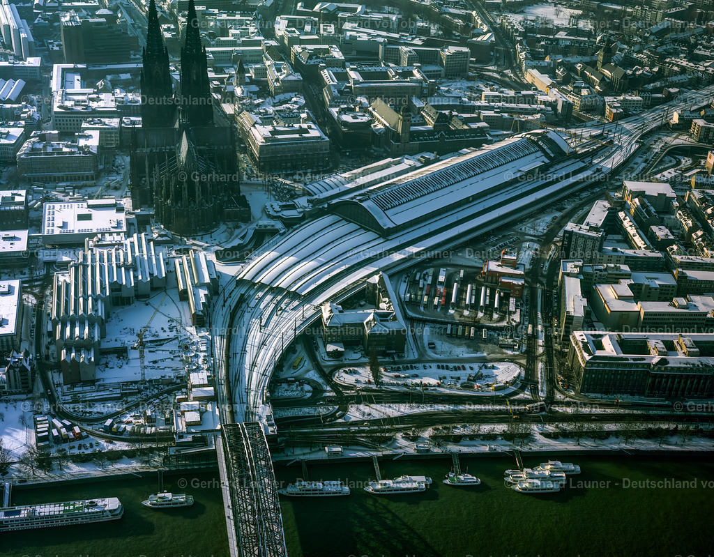 7524232 | Kölner Dom ,offiziell Hohe Domkirche Sankt Petrus, ist eine römisch-katholische Kirche in Köln