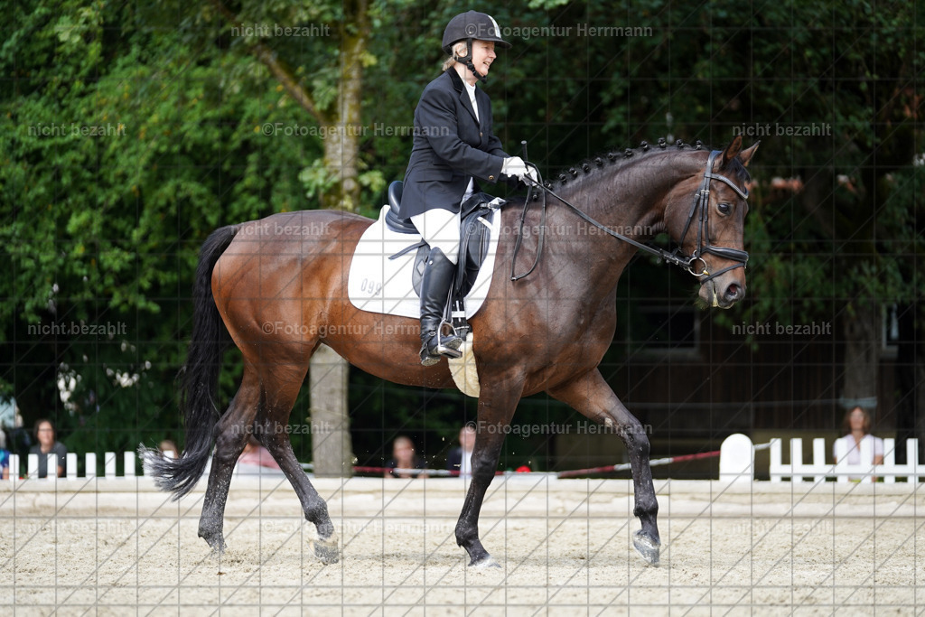 20230826-FAH05493 | Forstinning, 2023, Dressurturnier, Turniersportbilder, Turnierfotografen Bayern, Fotoagentur Herrmann, Reitsportfotografie, Turnierbilder