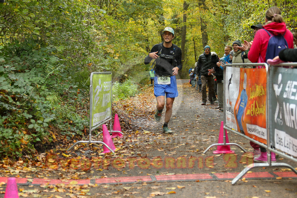 251026_1226_EX1_0362 | Sportfotografie im Rhein-Sieg Kreis, Köln, Bonn, NRW, Rheinland Pfalz, Hessen, etc. Unser Tätigkeitsfeld umfasst den Laufsport vom Volkslauf über den Marathon, Duathlon, Triathon bis zum Ultralauf wie Kölnpfad Ultra oder Schindertrail.