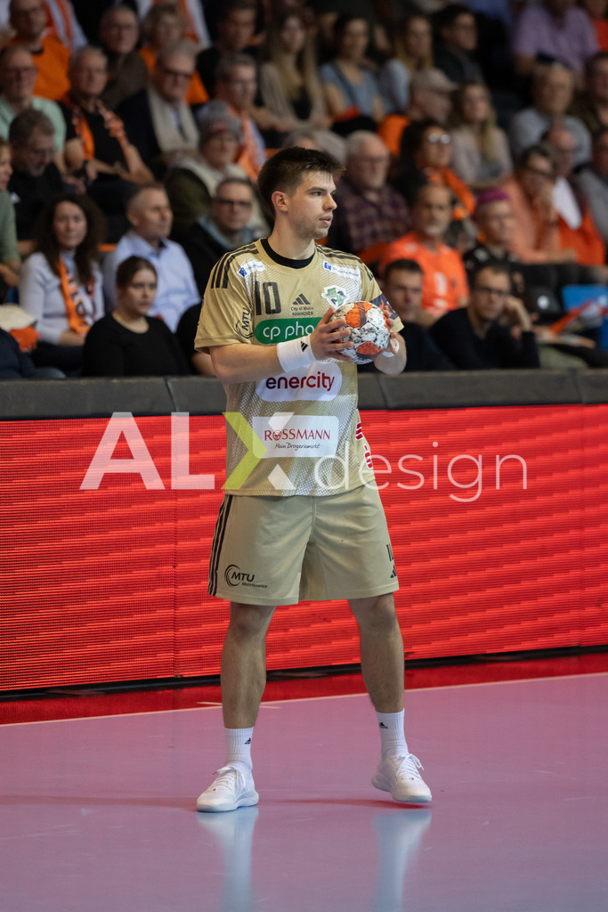 Handball I Herren I Saison 2025-2026 I EHF EUROPEAN LEAGUE 2025/26 | Men I Main Round I 2. Spieltag I Kadetten Schaffhausen - TSV Hannover-Burgdorf I 24.02.2026 | 10 Renars Uscins (DE) (TSV Hannover-Burgdorf) – Rückraum rechts - Realisiert mit Pictrs.com