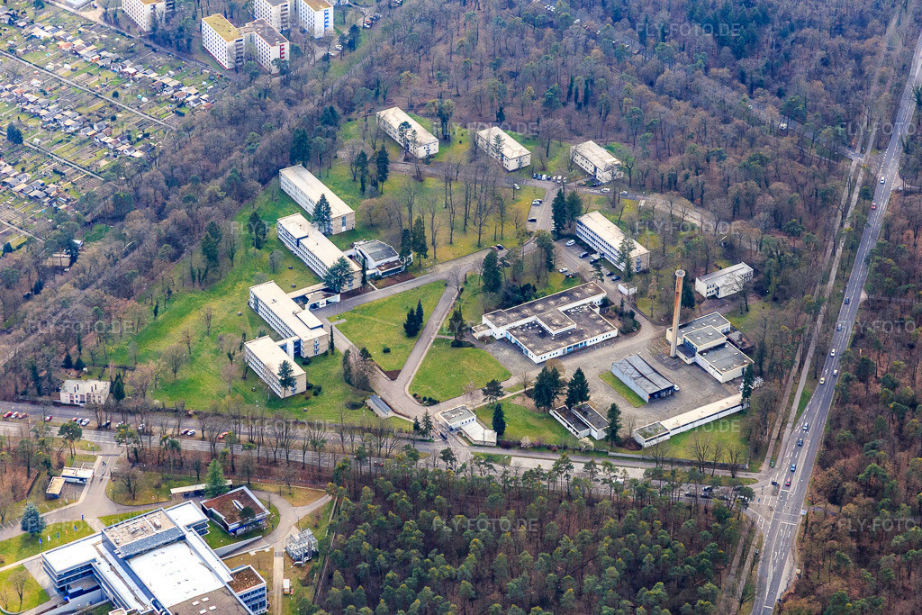 Luftbild: Bundespolizeiinspektion Karlsruhe und Bundesgerichtshof Außenstelle im Haardtwald im Ortsteil Oststadt in Karlsruhe im Bundesland Baden-Württemberg in Deutschland. Foto: IMG_086372.jpg vom 26.02.2016 durch Werner Riehm/FLY-FOTO.deBundespolizeiinspektion Karlsruhe - Bundespolizei
