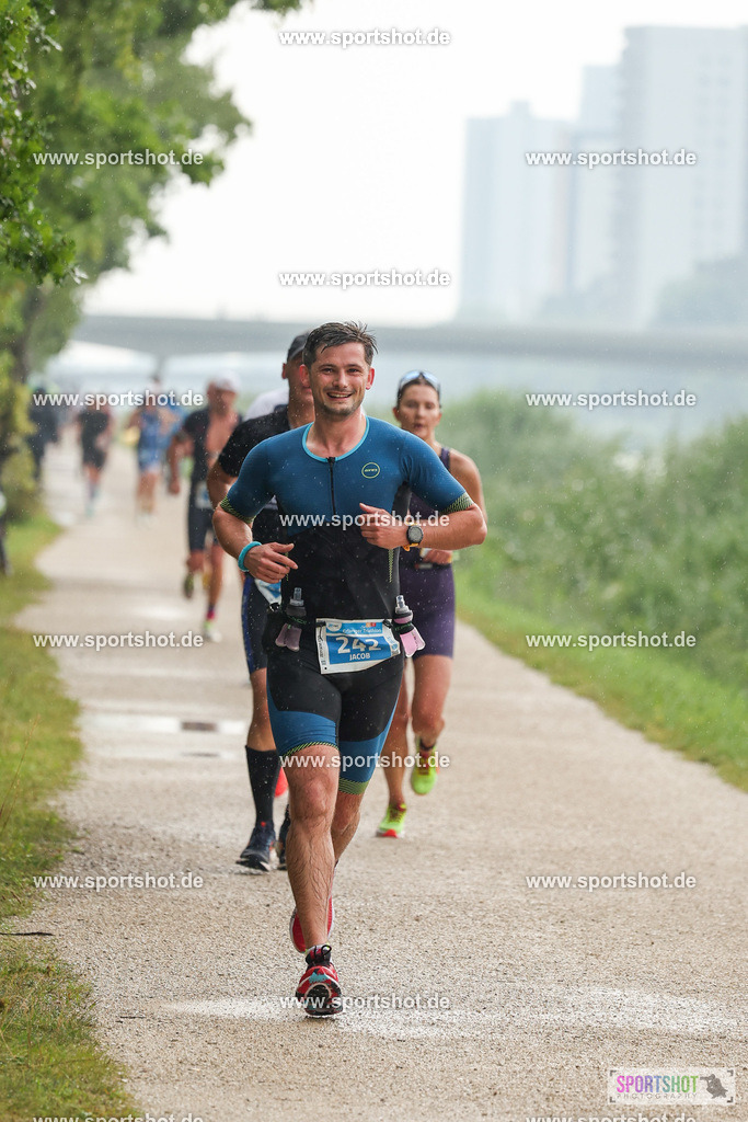 LUR_1242 | 34. M-net Erlanger Triathlon 2025 #erlangertriathlon  #mnettriathlon2025 #mnettriathlon #team #olympischedistanz #mitteldistanz #triathlon #maindonaukanal  #erlangertriathlon2025 #yourpictrs #tv1848 #tv1848erlangen  #triathlonbayern #sportinerlangen #demsportverbunden #sportshot_your_pictrs Copyright: www.sportshot.de
