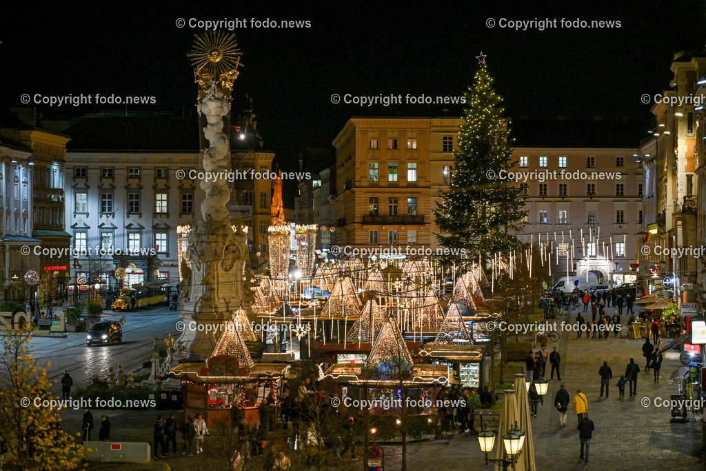 Weihnachtsmarkt_ Linz_ 22.11.2023-2 | 22.11.2023, Linz, AUT, Christkindlmarkt, Hauptplatz Linz, Weihnachtsdekoration, im Bild Christkindlmarkt, Weihnachtsmarkt, Hauptplatz Linz, Huetten, Standln, Besucher, Tradition, Brauchtum, Beleuchtung