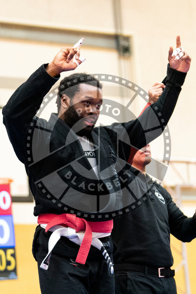 20231118PBB11307 | Fighters compete during the AJP Tour 600 Frankfurt Championship in Frankfurt/Main, Germany, on November 18, 2023.