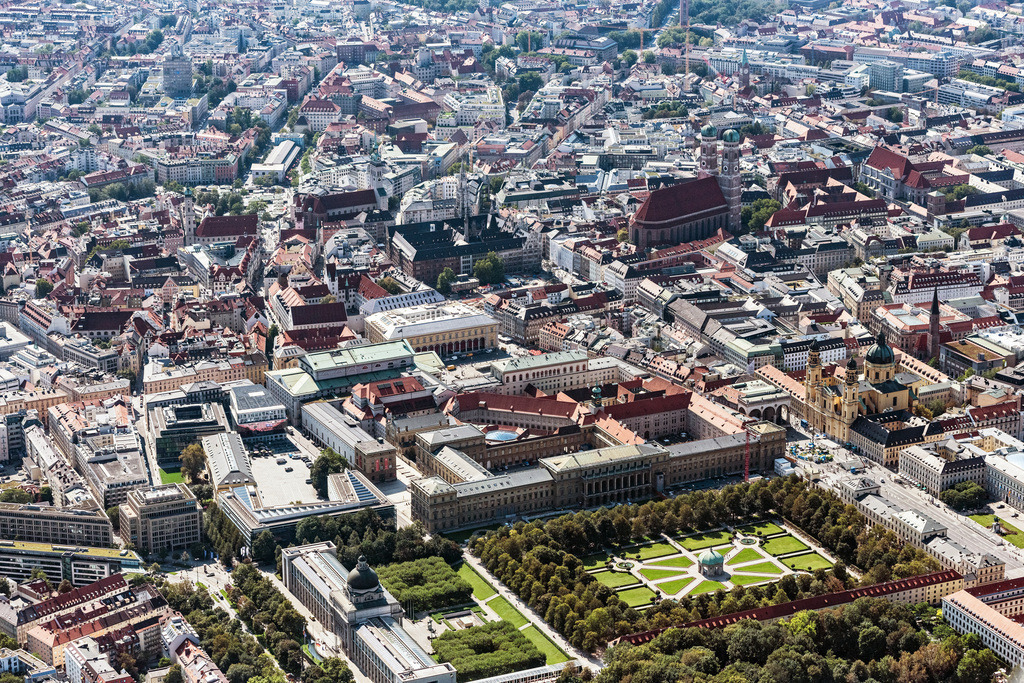 dr__0019992.jpg | MüNCHEN 18.09.2018 Parkanlage Hofgarten an der Hofgartenstraße in München im Bundesland Bayern, Deutschland. // Park of Hofgarten on Hofgartenstrasse in Munich in the state Bavaria, Germany. Foto: Daniel Reiter
