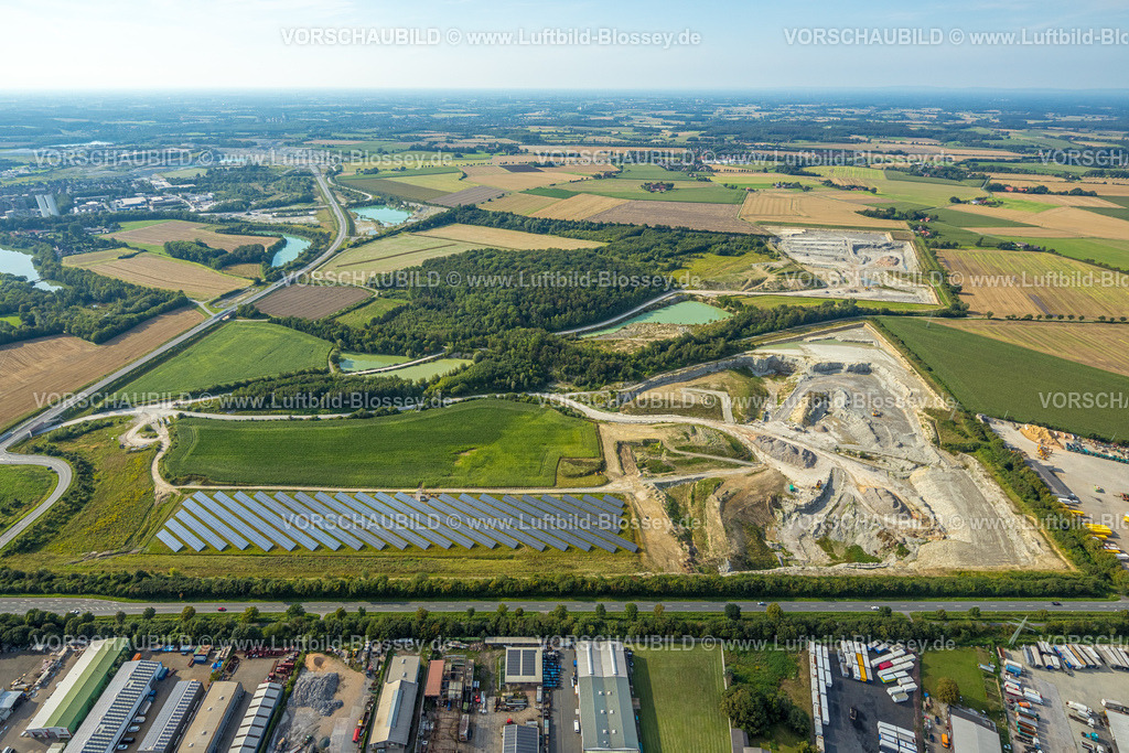 Beckum230805104 | Luftbild, Steinbruch Phönix und Solaranlage, Beckum, Münsterland, Nordrhein-Westfalen, Deutschland