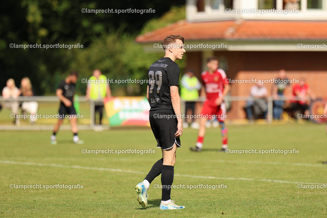 Fußball I Herren I Saison 2025-2026 I Verbandsliga Süd I 7. Spieltag I SV Schackendorf - SV Azadi Lübeck I 06.09.2025.151 | Luca Maurice Lübcke (99, SV Azadi Lübeck) - Realisiert mit Pictrs.com