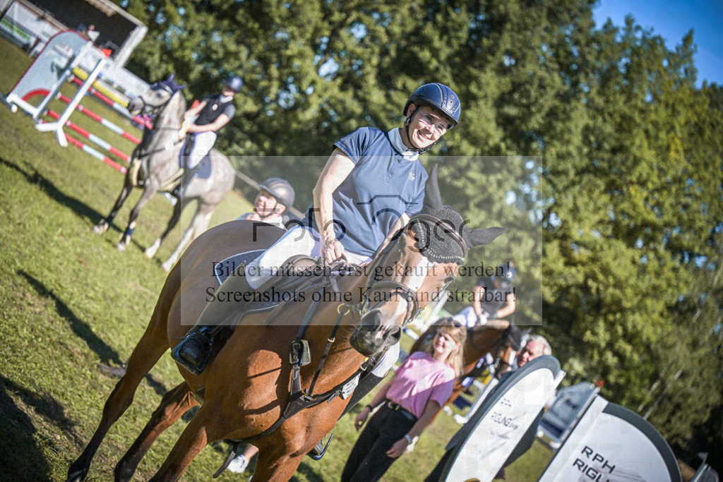DOS_0063 | Entdecke hochwertige Reitturnierfotos von Foto Oger. Professionell, emotional und authentisch – jetzt Lieblingsmomente im Shop bestellen.Deutschlandweite Turnierfotografie. - Realisiert mit Pictrs.com