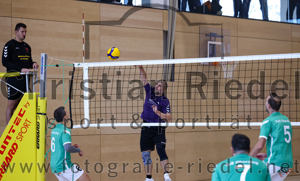 2022-11-12_088_TuS_Oberding_gegen_SC_Freising_II | Oberding, Deutschland, 12.11.2022:
Volleyball, Bezirksliga Ost 2022 / 2023, 7. Spieltag, TuS Oberding gegen MTV Pfaffenhofen II, Endergebnis: 3:2

Oliver Pelz (TuS Oberding, #6), Dejan Jankovic (SC Freising, #8)

Foto: Christian Riedel / fotografie-riedel.net