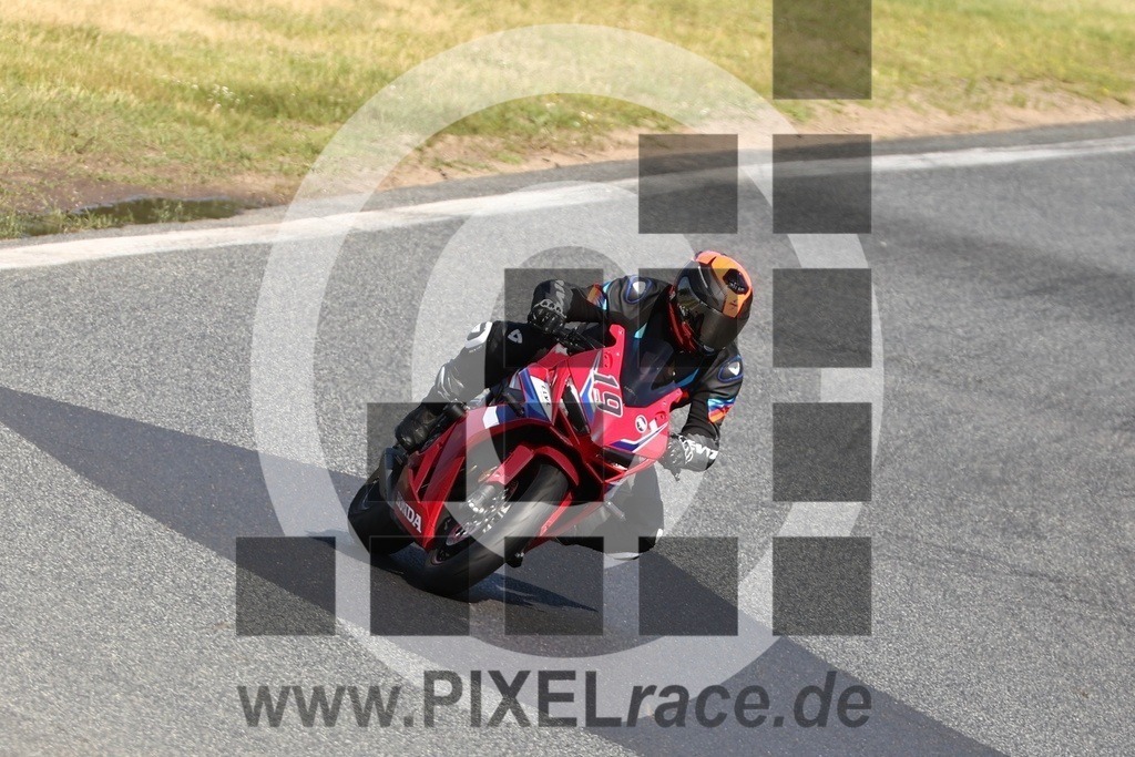 0019-20260616_12482 | Schöne Erinnerungen an spannende Momente - das festzuhalten ist unser Job. PIXELrace.de ist seit 2003 auf den Rennstrecken Europas unterwegs um die Action draußen beim Fahren und die wunderbare Stimmung imm Fahrerlager für euch einzufangen.