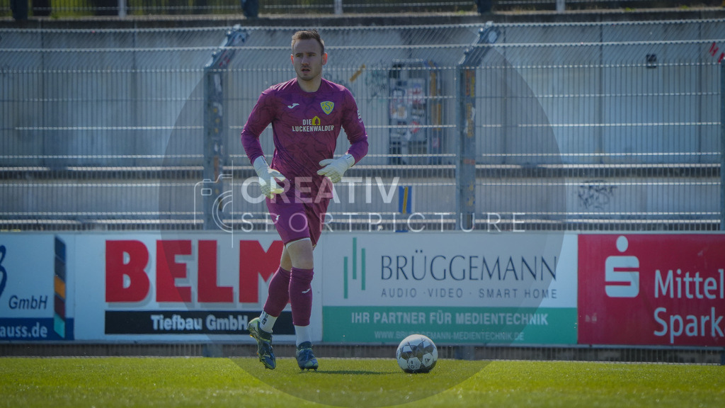 Fußball, Herren, Saison 2025/2026, Regionalliga Nordost, 29. Spieltag, FSV 63 Luckenwalde vs. FC Eilenburg, Samstag 11.04.2026, Werner-Seelenbinder-Stadion Luckenwalde, | Fußball, Herren, Saison 2025/2026, Regionalliga Nordost, 29. Spieltag, FSV 63 Luckenwalde vs. FC Eilenburg, Samstag 11.04.2026, Werner-Seelenbinder-Stadion Luckenwalde, Im Bild: Florian Palmowski (Luckenwalde) - Realisiert mit Pictrs.com