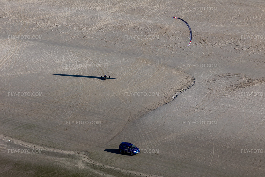 Aerial view: Buggies and kiteboarders on the sandy beach in Fanø in the state South Denmark, Denmark.Photo: IMG_118621.jpg taken on 09/21/2019 by Werner Riehm/FLY-FOTO.comResolution of the original: 5472 x 3648 px