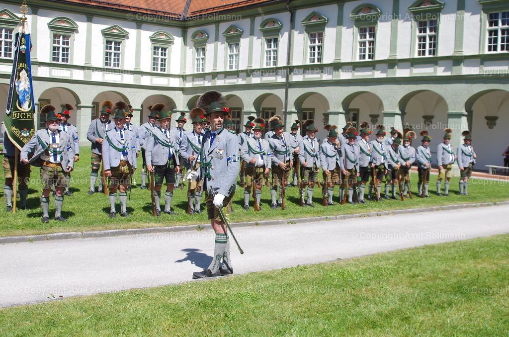 IMGP6742 | fotografiert von Axel PollmannLeonhardi Wallfahrt Benediktbeuern und Murnau, Fronleichnam, Fasching, Landschaft im Loisachtal und Benediktbeuern  - Realisiert mit Pictrs.com