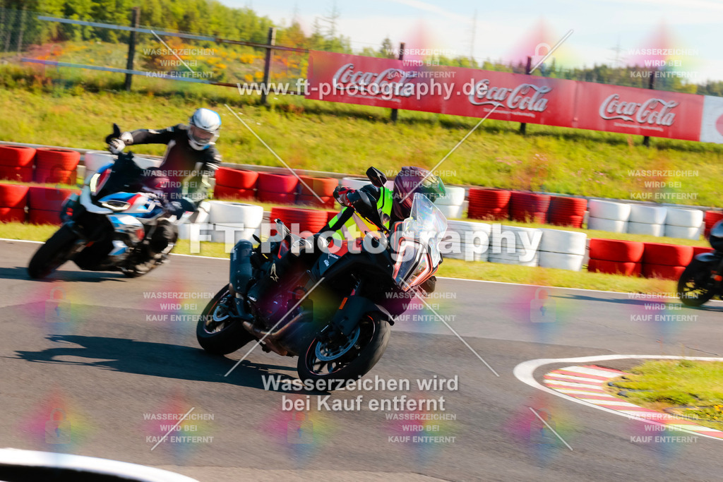 Moto-TeamOBK-21070 | Hier findet Ihr Bilder von Touristenfahrten auf der Nürburgring Nordschleife oder von anderen Veranstaltungen die ich besucht habe. Viel Spass beim Durch Schauen 