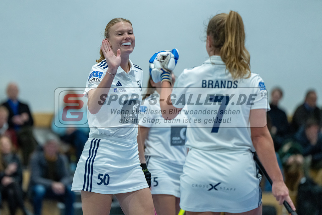 HK_20240113_107984 | 1. Bundesliga Damen Düsseldorfer HC - Club Raffelberg am 13.1.2024 DHC Halle, Düsseldorf , Lilly Stoffelsma ( Düsseldorfer HC #50 ) , Mabel Brands ( Düsseldorfer HC #7 ) , Pia Lhotak ( Düsseldorfer HC #5 )