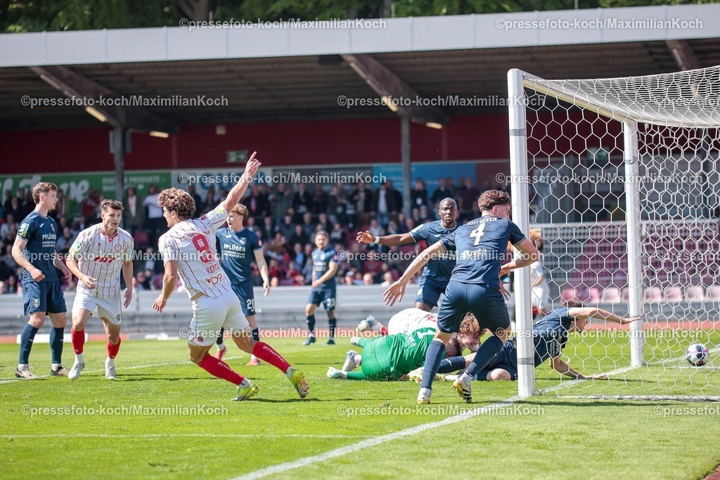 xSEFx25042601023 | 25.04.2026, xsefx, Fußball, RL West, Fortuna Köln - SC Wiedenbrück, 31. Spieltag, Südstadion, Saison 2025 2026: Torjubel von Enzo Wirtz (SC Fortuna Köln #09) DFB regulations prohibit any use of photographs as image sequences and or quasi-video. Photo: xSabinexEffgenxPressefotoKochx
