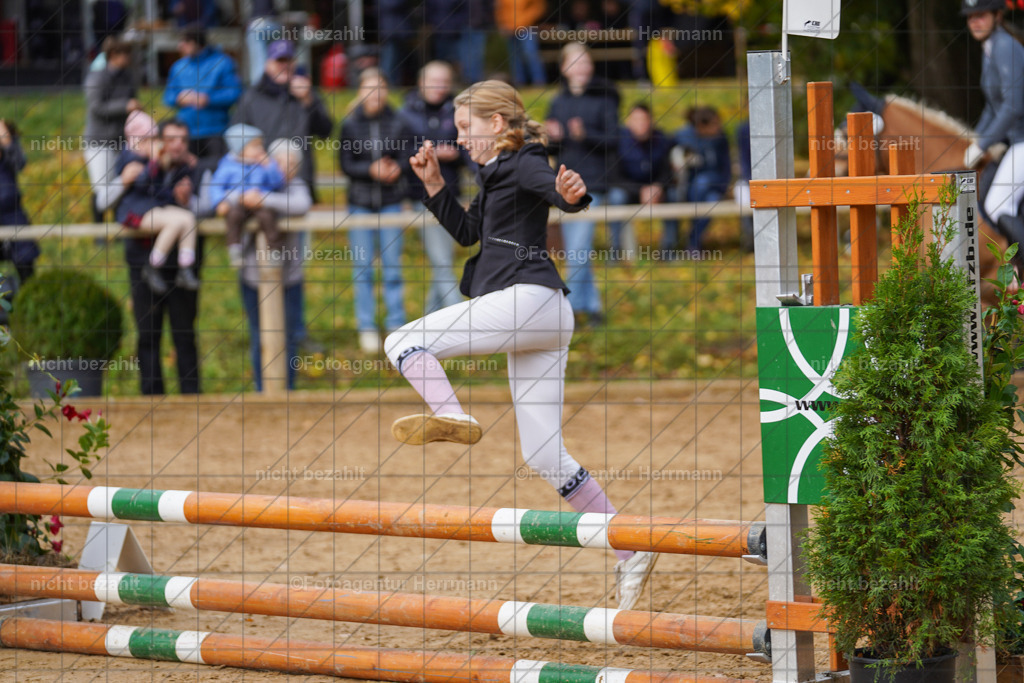 20221009-FAH08586 | Diessen am Ammersee, 2022, Dressur- und Springturnier, Reitsportbilder, Turnierfotografen Bayern, Pferdefotografen, Fotoagentur Herrmann, Turnierbilder