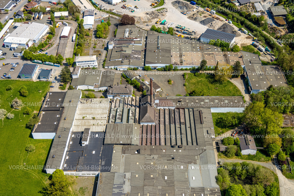 Schmallenberg240505310 | Luftbild, Gewerbegebiet Auf der Lake, Falke Moden Warenlager und Werksverkauf, Schmallenberg, Sauerland, Nordrhein-Westfalen, Deutschland