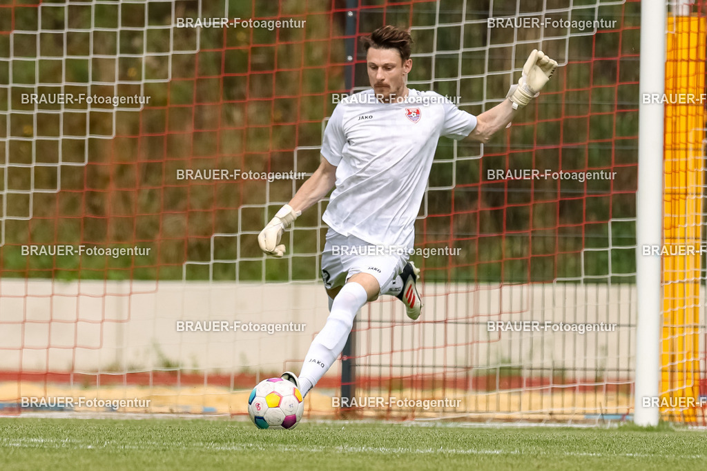 1_SVSKFC_20250726_0005.JPG -  - SV Schermbeck - KFC Uerdingen  - Testspiel | Schermbeck, Deutschland, 26.07.25: Torwart Rafael Hester (KFC Uerdingen) in Aktion, am Ball, Einzelaktion während des Testspiel Spiels zwischen SV Schermbeck - KFC Uerdingen  in der Volksbank Arena am 26. July 2025 in Schermbeck, Deutschland. (Foto von Stefan Brauer/Brauer-Fotoagentur)