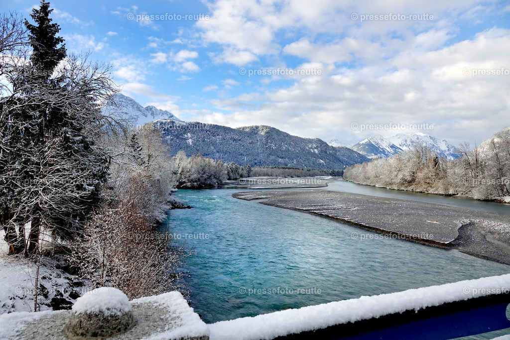 welltvi-Lechfluss-Winter_19Mrz2019-Reutte_DSC07597 | Info aus dem Bezirk Reutte/Ausserfern Tirol sowie eine umfangreiche Bilddatenbank über die gesamte Region: Lechtal, Talkessel Reutte, Tannheimertal, Zwischentoren. Lech, Plansee, Zugspitze, Grenztunnel, B179, Fernpassstraße, Verkehr, Lawinen, Tradition, - Realisiert mit Pictrs.com