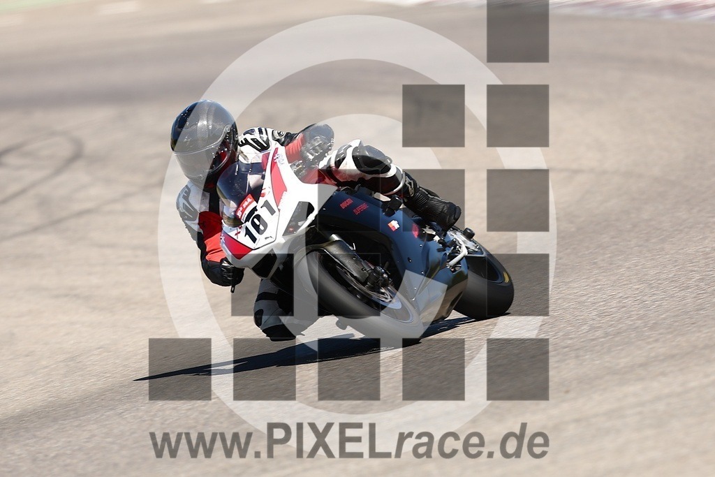 0101-20260426_02442 | Schöne Erinnerungen an spannende Momente - das festzuhalten ist unser Job. PIXELrace.de ist seit 2003 auf den Rennstrecken Europas unterwegs um die Action draußen beim Fahren und die wunderbare Stimmung imm Fahrerlager für euch einzufangen.