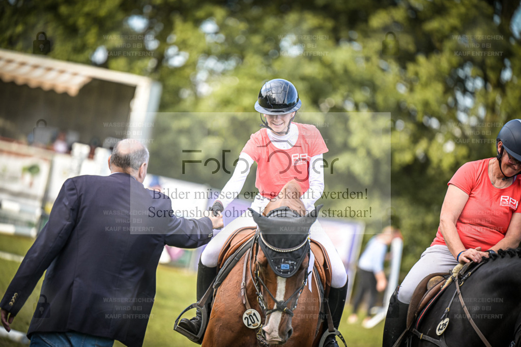 DOS_0053 | Entdecke hochwertige Reitturnierfotos von Foto Oger. Professionell, emotional und authentisch – jetzt Lieblingsmomente im Shop bestellen. - Realisiert mit Pictrs.com