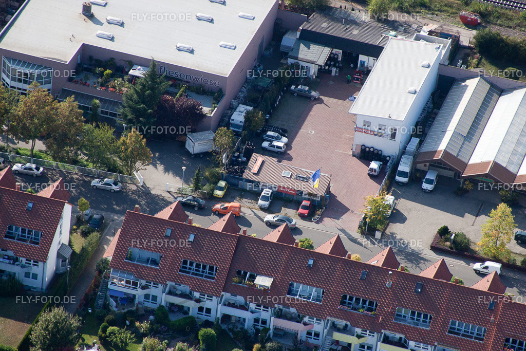 Fliesenwiese | Luftbild: Fliesenwiese im Ortsteil Bobenheim in Bobenheim-Roxheim im Bundesland Rheinland-Pfalz in Deutschland. Foto: IMG_21927.jpg vom 09.10.2009 durch Werner Riehm/FLY-FOTO.de - Realisiert mit Pictrs.com