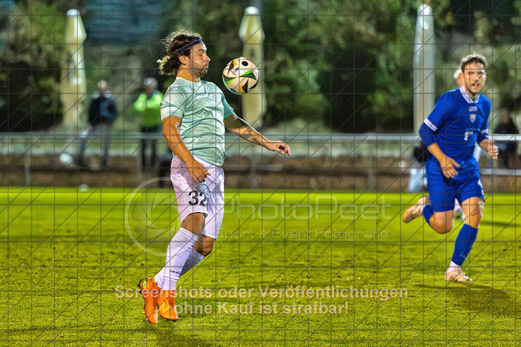 20261015_195141_0063-Bearbeitet_(c)_by_PhotoPeet | #,TSG Salach (türkis) vs. VfB Neuffen (blau), Fußball, Bezirksliga - Bezirk Neckar/Fils, 08. Spieltag, Saison 2026/2027, Rasensportplatz, Staufenecker Straße, 73084 Salach, 15.10.2026 - 19:30 Uhr,Foto: PhotoPeet / Sport- &amp; Eventfotografie / Peter Harich