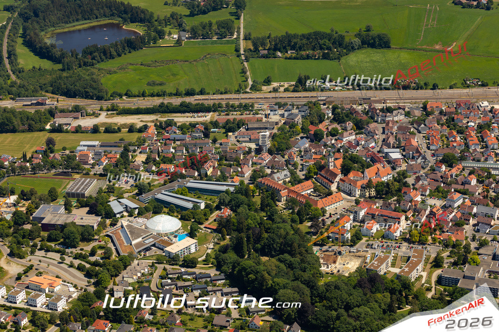 Aktuelles Luftbild von  Aulendorf - Die Luftaufnahme wurde 2022 mittels UL-Flugzeug erstellt ( keine Drohne ) - hochauflösende Kamera-Systeme von  Canon -Beste Qualität - Für grossformatige Ausdrucke geeignet. Die Geschenkidee !