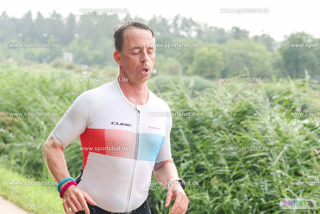 LUR_1445 | 34. M-net Erlanger Triathlon 2025 #erlangertriathlon  #mnettriathlon2025 #mnettriathlon #team #olympischedistanz #mitteldistanz #triathlon #maindonaukanal  #erlangertriathlon2025 #yourpictrs #tv1848 #tv1848erlangen  #triathlonbayern #sportinerlangen #demsportverbunden #sportshot_your_pictrs Copyright: www.sportshot.de