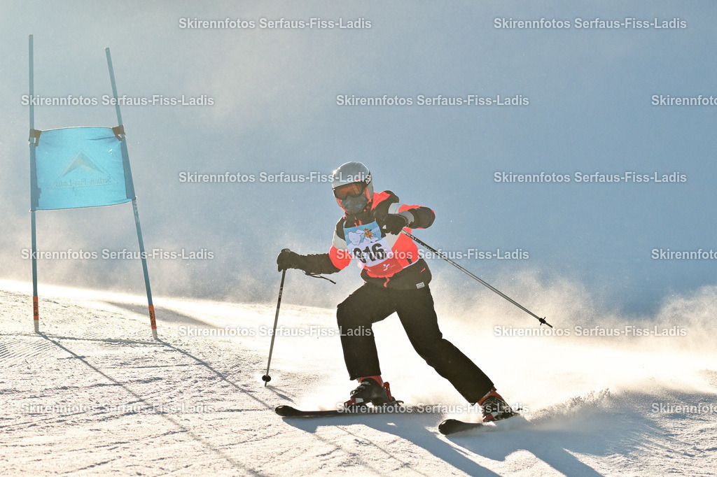SRF_25.12.2025_0397 | Skirennfotos,Serfaus,Fiss,Ladis,Kinderskirennen,Winter,Tirol,Oberland,skirace,SFL,feelfree,weil wir's genießen,ski,Ski,skifahren,Sonnenplateau, - Realisiert mit Pictrs.com