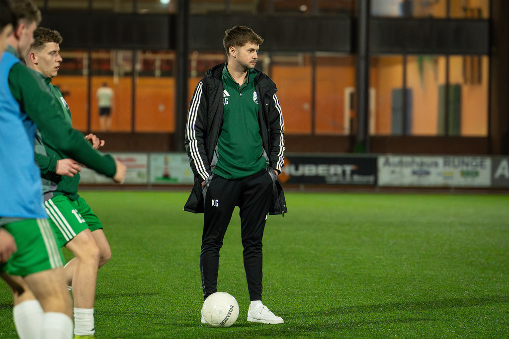 Fußball I Herren I Saison 2025-2026 I Freundschaftsspiel I TSV Grossenkneten - TuS Lutten I 0708 | jns.sportfotos - Realisiert mit Pictrs.com