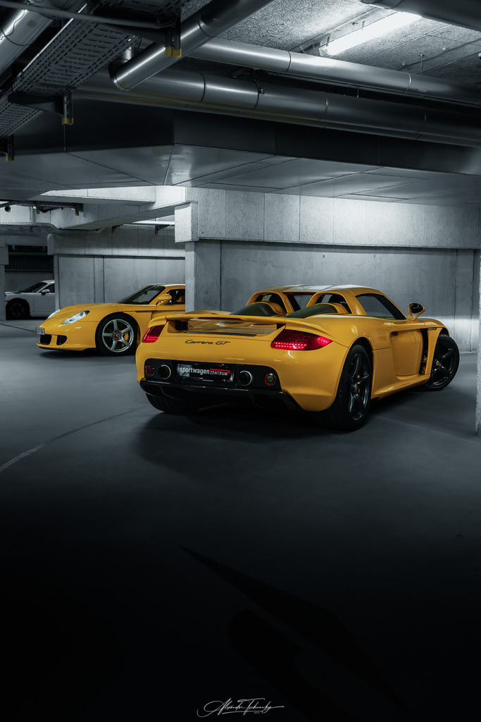 Carrera GT Double Trouble | Entdecken Sie die faszinierende Welt von Alexander Tschuncky Arts: Kreative Fotografie, atemberaubende Automobilkunst und hochwertiger Bilderdruck. Lassen Sie sich inspirieren! - Realisiert mit Pictrs.com