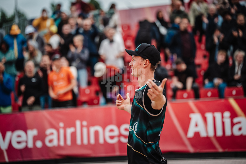Beachvolleyball | Männer | Allianz German Beach Tour 2025 | Tourstop Berlin | 22.08.2025 | Robin Sowa jubelt nach dem Sieg
