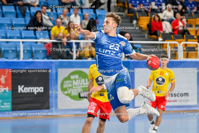 AUT, HLA, HC Linz AG vs UHK Krems | 25.10.2023, Sporthauptschule Linz-Kleinmuenchen, AUT, HLA, HC Linz AG vs UHK Krems, im Bild Silas Wiesinger (Linz)

// HLA, Handball Liga Austria Match between HC Linz AG and JUHK Krems in Linz, Austria on 2023/10/25