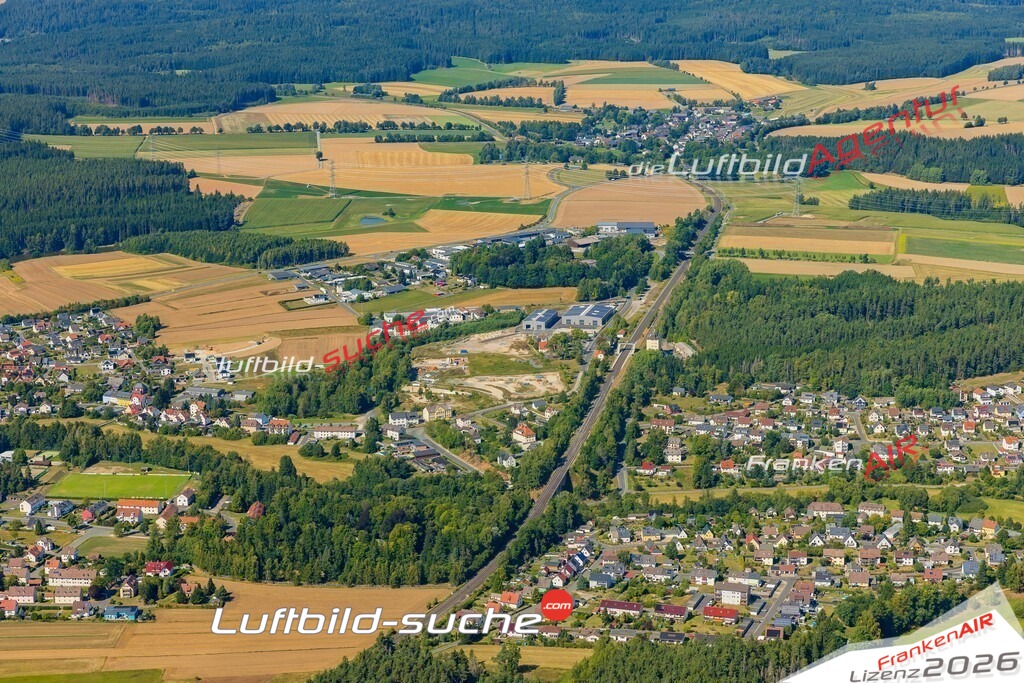 Luftaufnahme der Stadt Marktleuthen - Die Luftaufnahme wurde 2025 vom UL-Flugzeug heraus erstellt ( keine Drohne ) - Hochauflösende Luftaufnahme - für professionelle Ausdrucke geeignet. Die Geschenkidee !Mit Lizenz und Bildrechte bestellbar