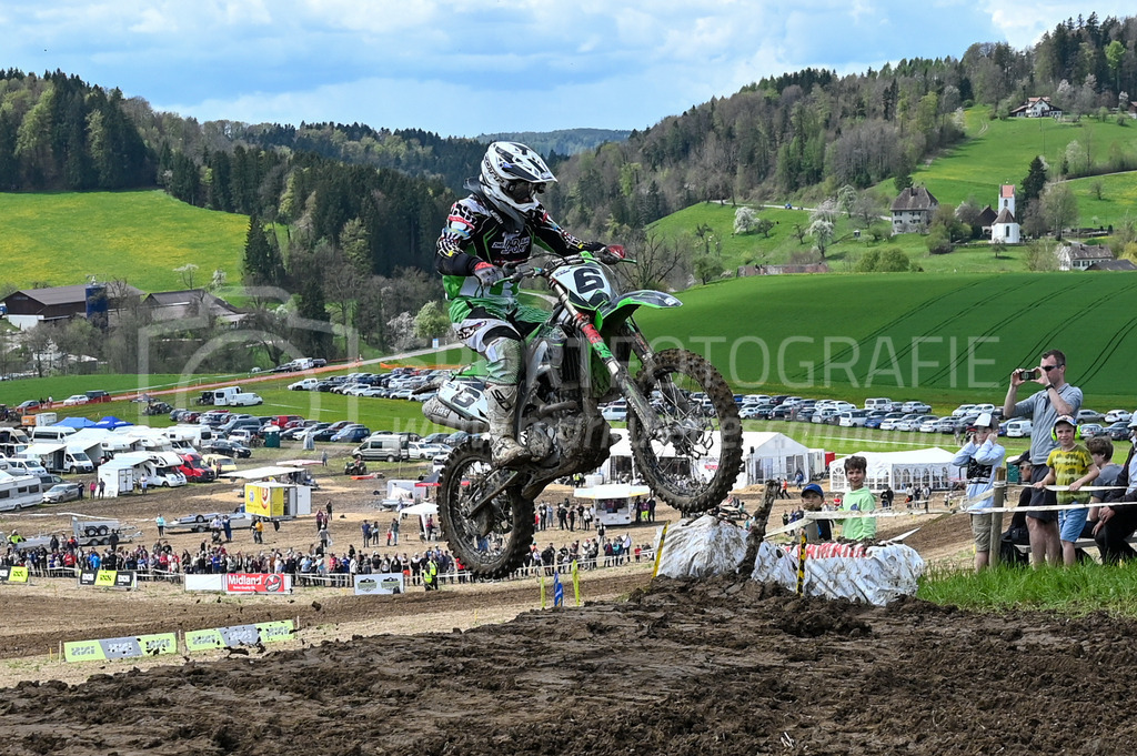 Motocross Schlatt bei Winterthur - 29. April 2023 | #6 Gubser Martin aus Zueberwangen (CH) auf Kawasaki in der Kategorie Hobby Open am Motocross Schlatt bei Winterthur, 29. April 2023.
Instagram: @mx_schlatt | @mc_wila | @sam_schweiz
Bild: Sportfotografie Markus Aeschimann | www.markus-aeschimann.ch - Realisiert mit Pictrs.com