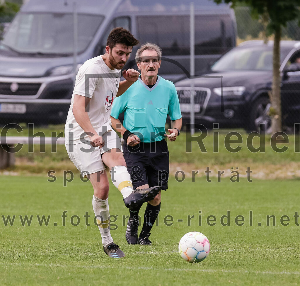 2023-07-02_032_SV_Walpertskirchen_II_gegen_FC_Herzogstadt_II | Walpertskirchen, Deutschland, 02.07.2023:
Fußball, A-Klasse 2023 / 2024, Testspiel, SV Walpertskirchen II gegen FC Herzogstadt II, Endergebnis: 2:0

Foto: Christian Riedel / fotografie-riedel.net