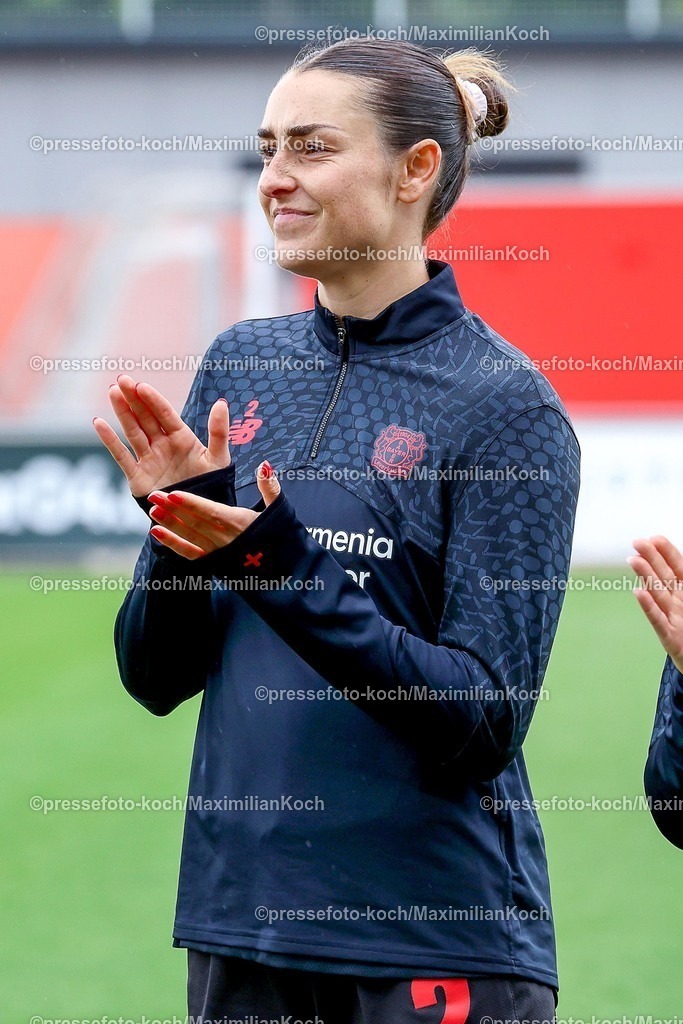 xsscx17052601075 | 17.05.2026, xsscx, Frauen Fussball, Bayer 04 Leverkusen - Werder Bremen, 1. Fussball Bundesliga, 26. Spieltag, Ulrich-Haberland-Stadion, Saison 2025 2026: Selina Ostermeier (Bayer Leverkusen #02) DFB regulations prohibit any use of photographs as image sequences and or quasi-video. Photo: xSandraxScherningxPressefotoKochx