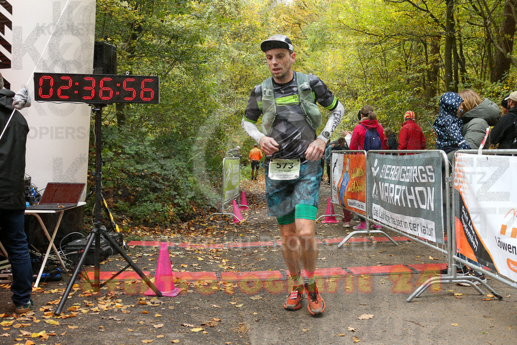 251026_1238_EX1_0877 | Sportfotografie im Rhein-Sieg Kreis, Köln, Bonn, NRW, Rheinland Pfalz, Hessen, etc. Unser Tätigkeitsfeld umfasst den Laufsport vom Volkslauf über den Marathon, Duathlon, Triathon bis zum Ultralauf wie Kölnpfad Ultra oder Schindertrail.