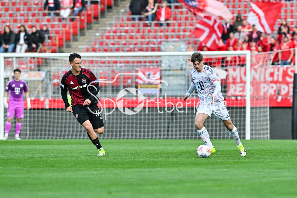 1. FC Nürnberg II - FC Bayern Amateure | NÜRNBERG, GERMANY - 21. APRIL: im Duell Joel SKOWRONEK (1. fC Nürnberg II 39) und Raphael PVLIC (FC Bayern München II 12) während dem Match zwischen dem 1. FC Nürnberg II und den Amateuren des FC Bayern am 30. Spieltag der Regionalliga Bayern im Max-Morlock Stadion